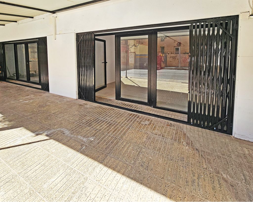 Ref 2027: Premiss with terrace for rent in Palma El Terreno
