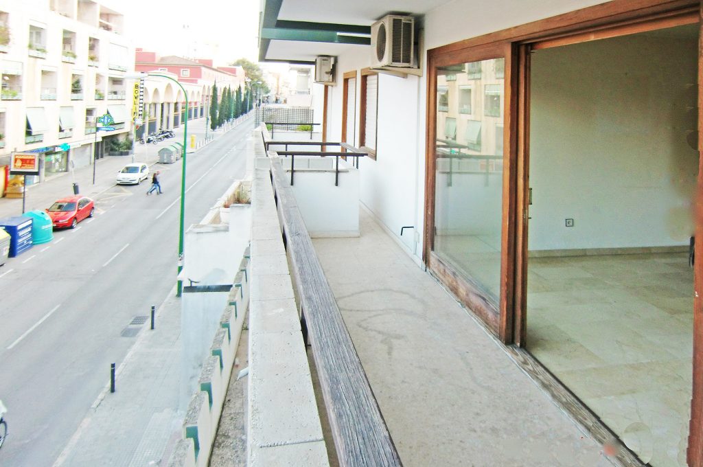 Ref 2041; Spacious 3 bedroom apartment to renovate in El Terreno