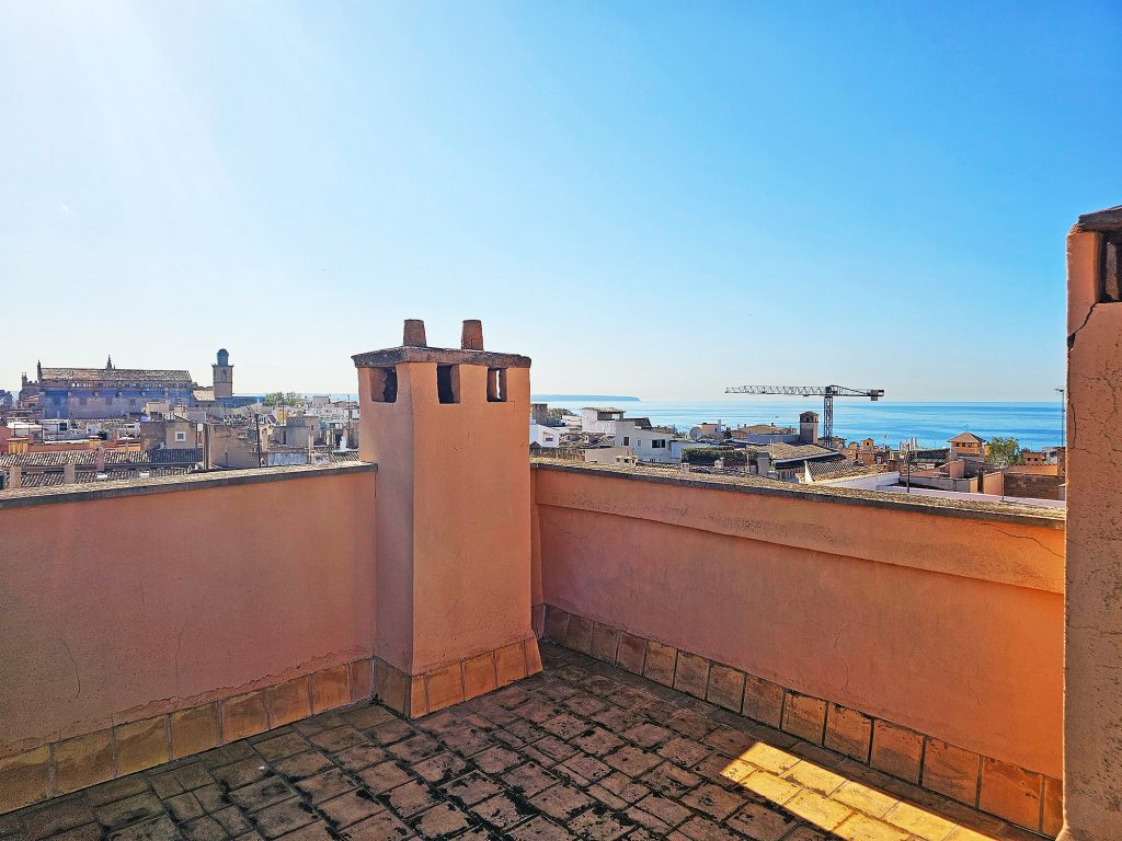 Ref. 2056; Unique penthouse for sale in Palma’s old town with sea views