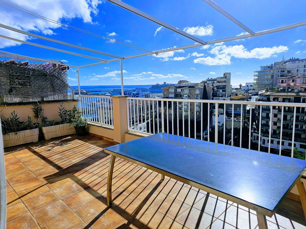 Ref 2063; Solbeskinnet penthouse med havudsigt med parkering til salg i El Terreno