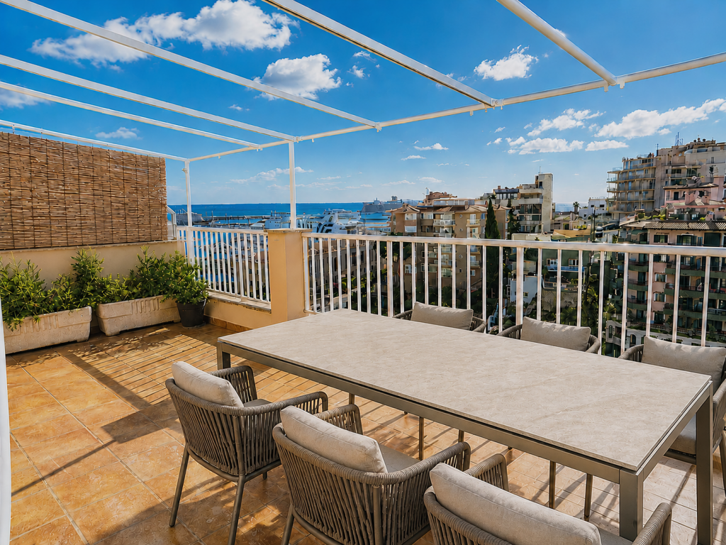 Referencia 2063; Ático soleado con vistas al mar y aparcamiento en venta en El Terreno