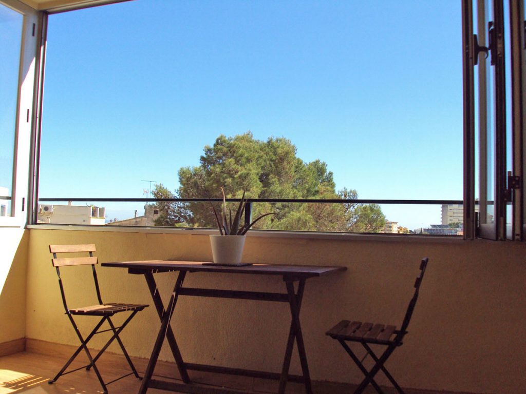 Ref 1264; Charming sea view apartment with balcony and parking in well-kept complex with pool