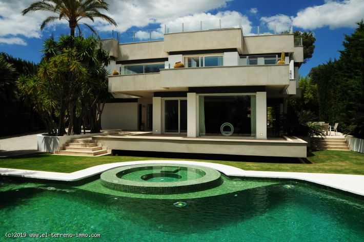 Ref 1694; Modern stadsvilla i en klass för sig med havsutsikt och pensionat till salu i Son Armadams