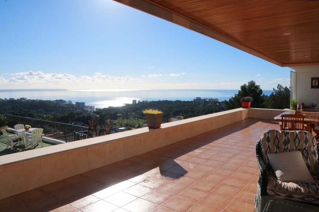 Ref 1606; Large apartment with breathtaking sea views in Palma Genova for sale