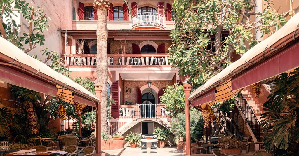 Ref 1411; Emblematic Art Nouveau Hostal with 10 rooms, garden and parking in Palmas El Terreno for sale