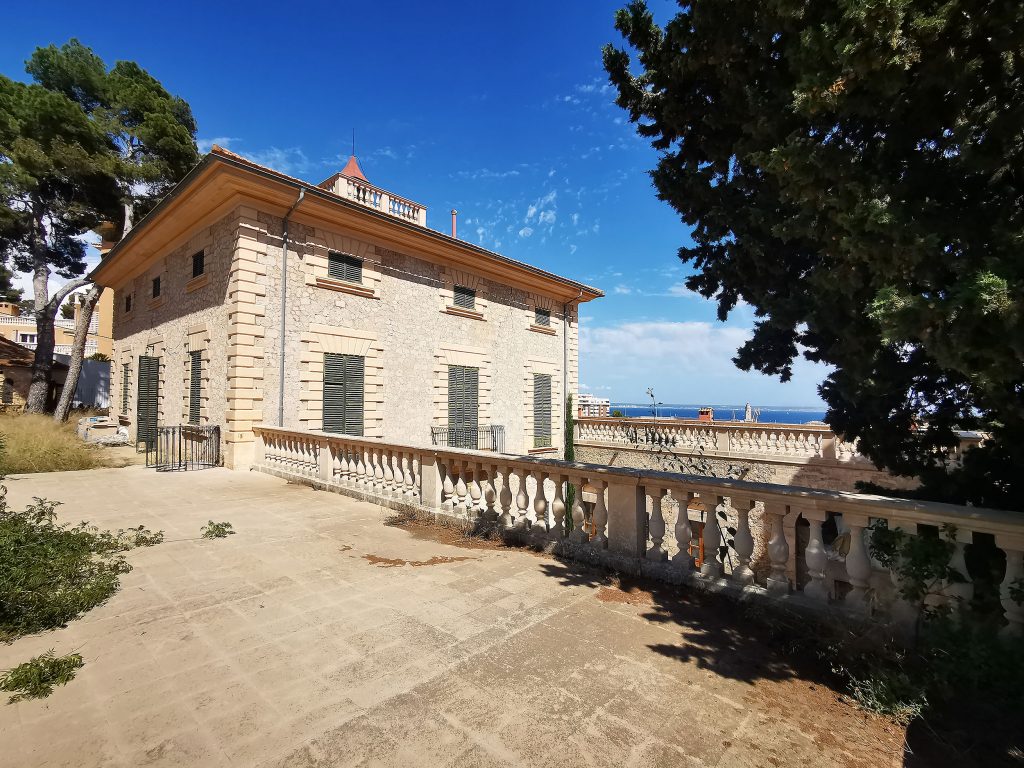 Referens 1508; Ståtlig havsutsikt fastighet med 7 andra tomter i Palma till salu