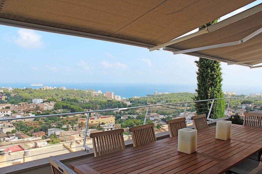Ref 1408; Modernes Stadthaus mit traumhaftem Blick auf das Meer in Genova zum Kauf