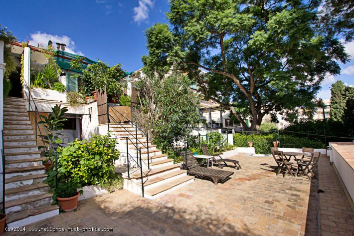 Ref 1178; Investment property! Spacious property with 15 residential units and 7 garages in El Terreno