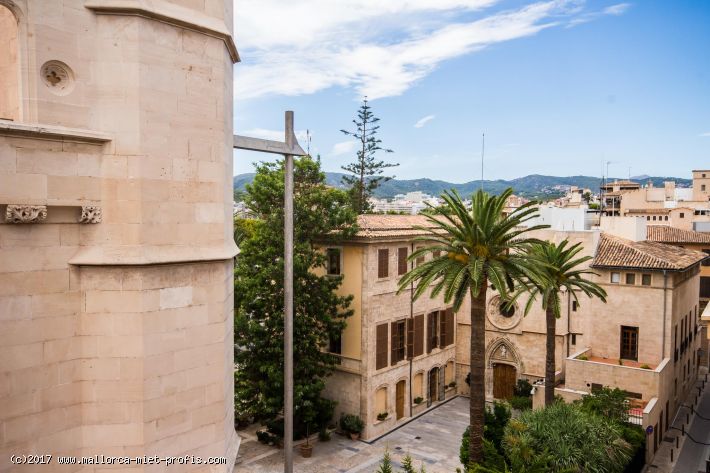 Ref 1582; Beautiful old town palace in Palma’s La Llonja for sale