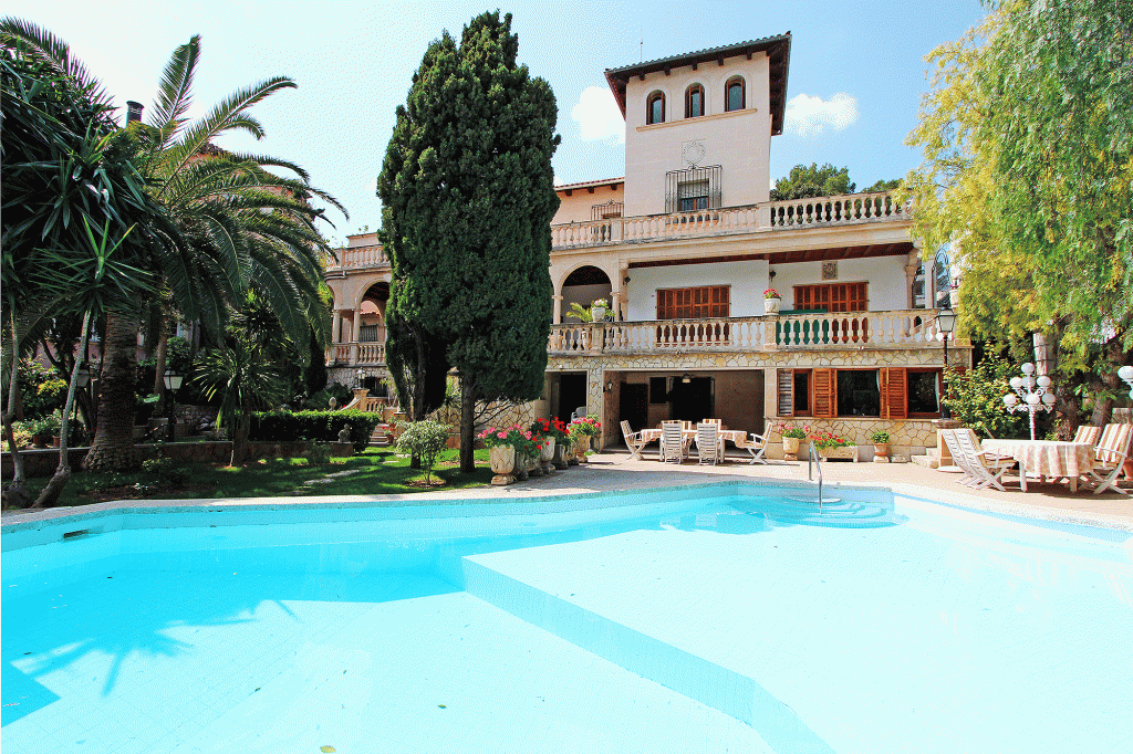 Ref 1564; Ståtligt stadspalats med pool och semesterlicens till salu i Son Armadams