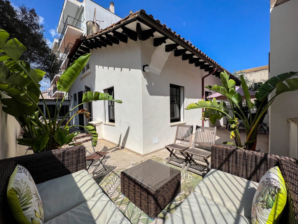 Ref 1958; Villa with the charm of the 20s and ETV holiday license for sale in Palma El Terreno