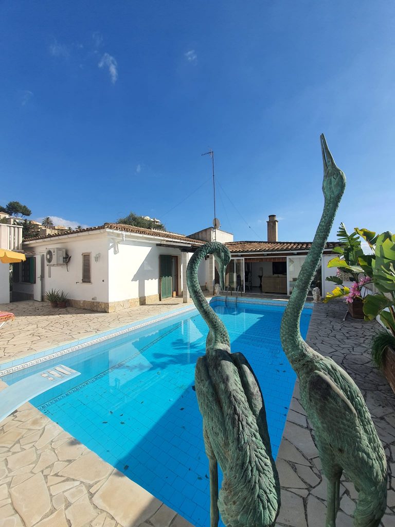 Ref 1784: Detached house on large plot and a lot of potential for sale in Bonanova