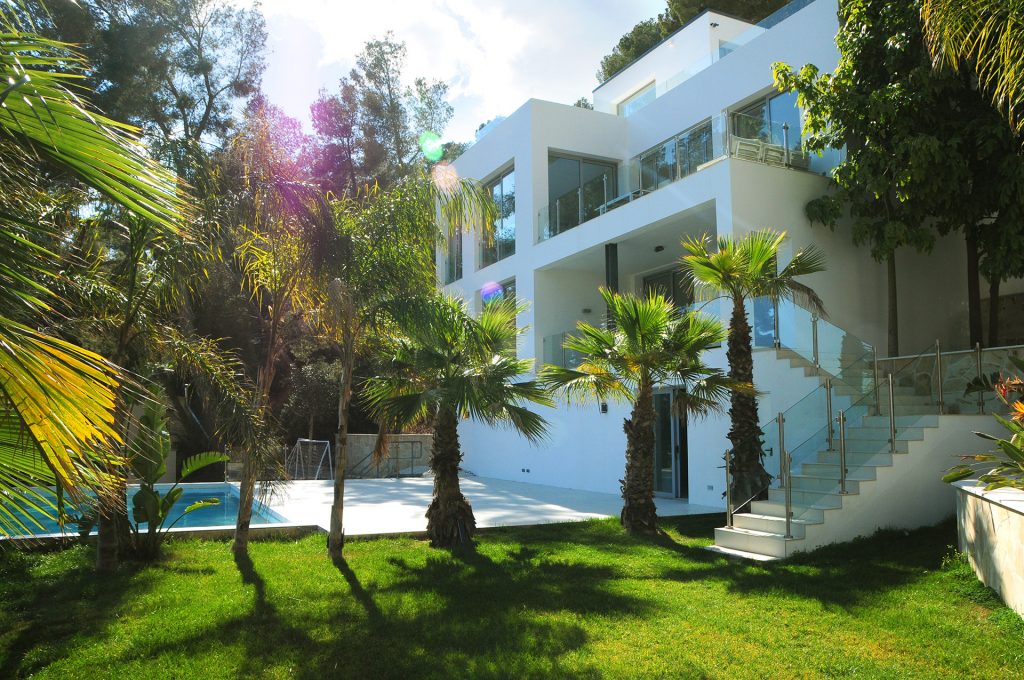 Ref 1863; Modern villa with pool and impressive sea views in Palmas Genova for sale