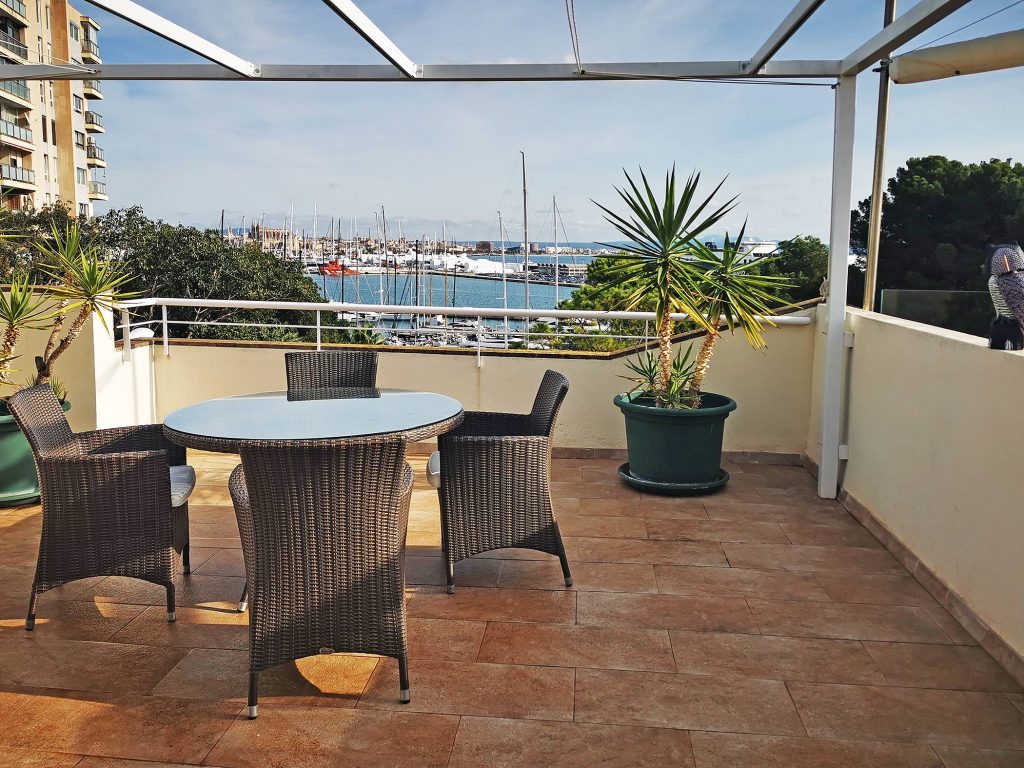 Réf. 1927; Penthouse vue mer avec terrasse privée sur le toit et piscine à louer à El Terreno