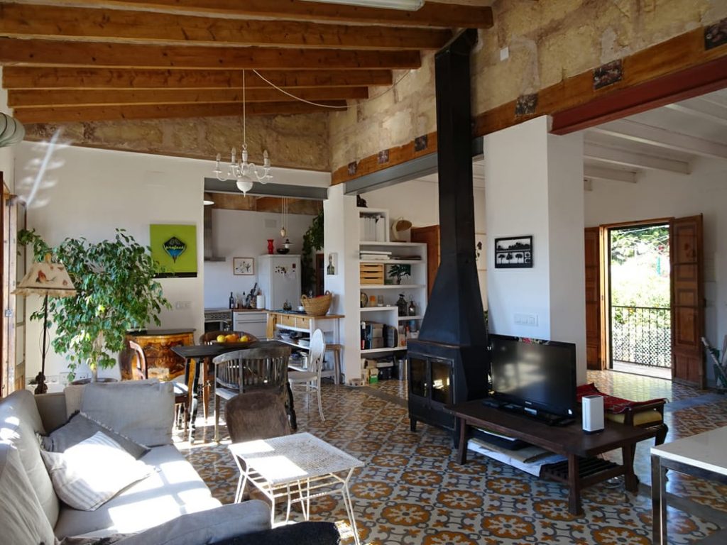 Ref 1679: Stunning artist’s penthouse with sea views in Palma El Terreno for sale