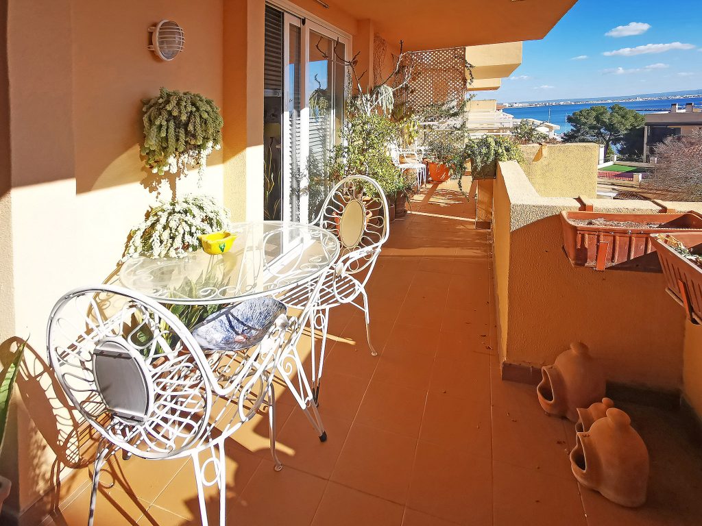 Ref 1944; Sea view apartment with parking and communal pool for sale near Porto Pi