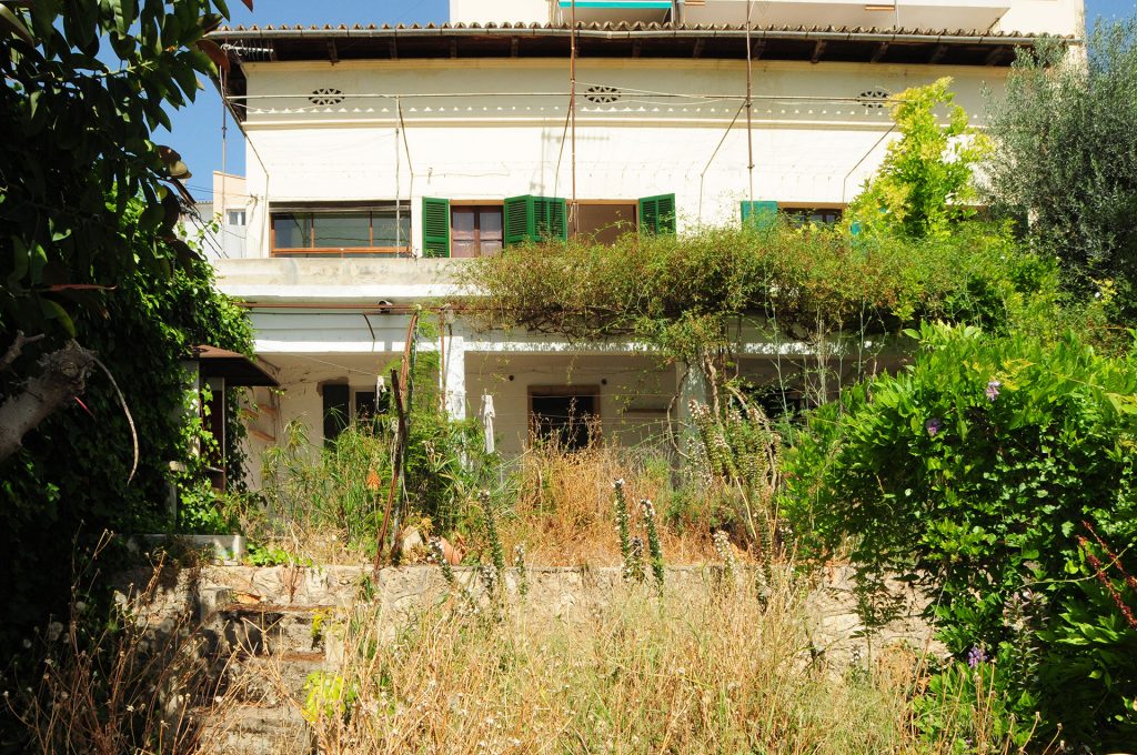 Ref 1884; Investment in El Terreno! Villa on a large plot to renovate in Palma for sale