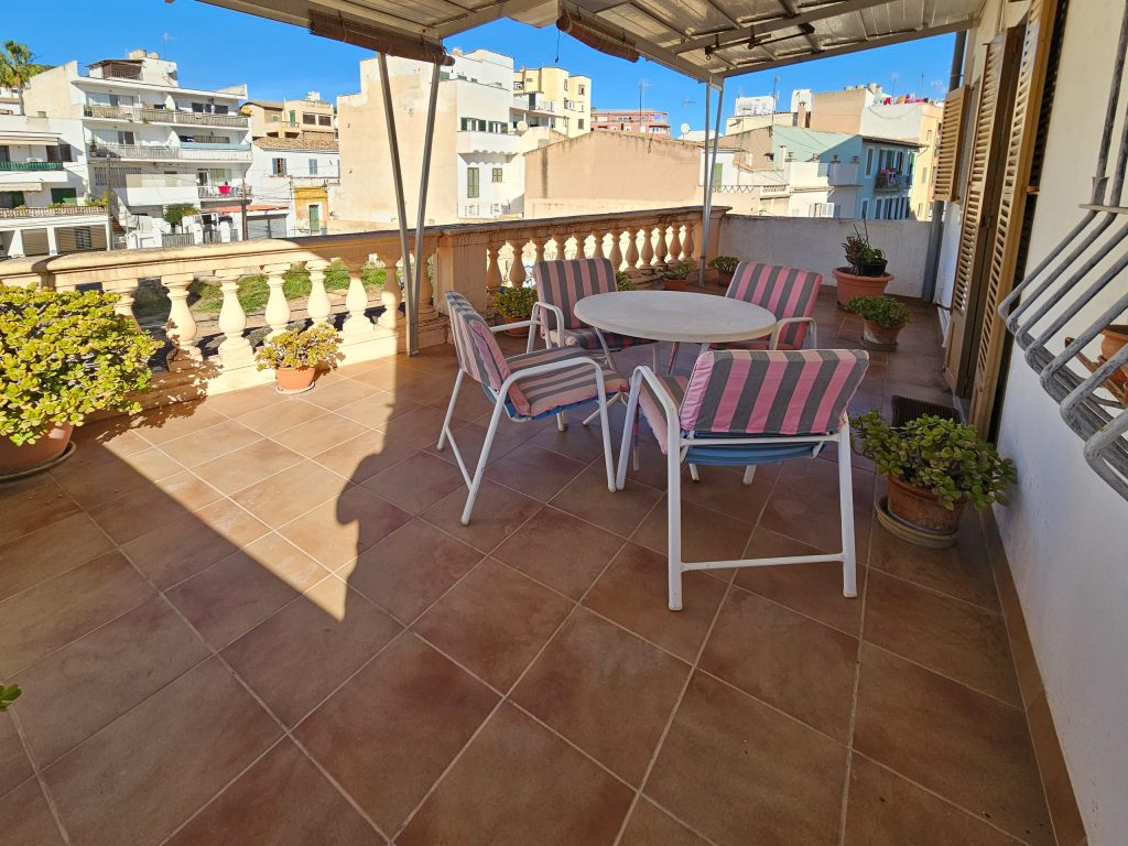 Réf 20212 ; Immeuble avec 2 appartements et locaux à vendre à El Terreno