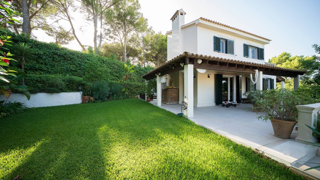 Ref 1899; Mediterranean villa with pool and guest apartment in Genova for sale