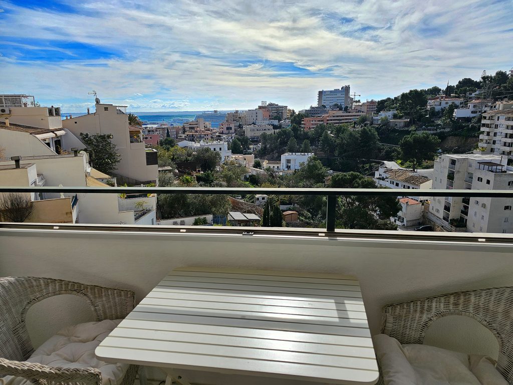 Ref 1841; Modern apartment with balcony with sea views and communal pool for sale in El Terreno