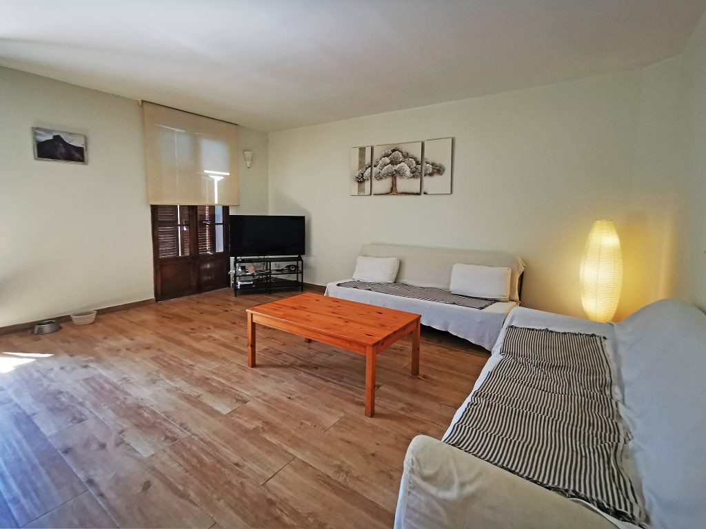 Ref 1973; Spacious renovated apartment for sale in Plaza Gomila El Terreno