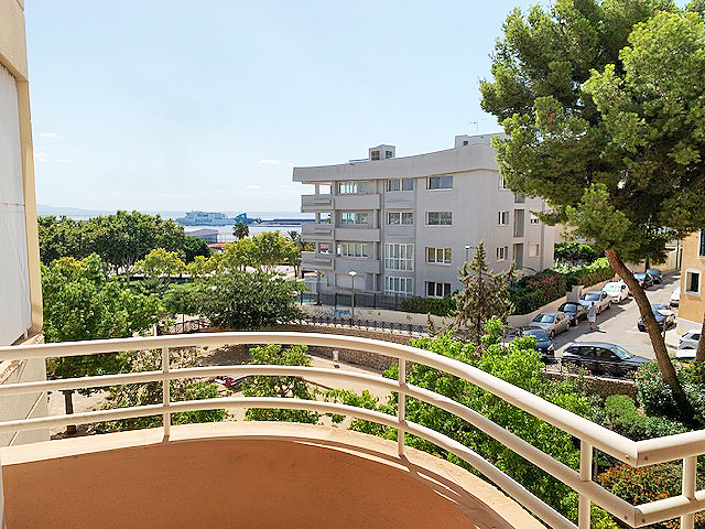 Ref 1985; Sea view apartment with several terraces on the Paseo Maritimo for sale