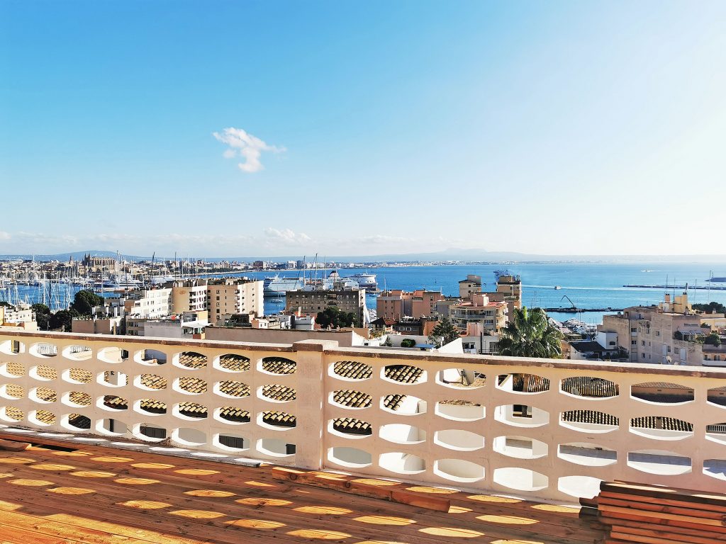 Ref 1844: Light-flooded penthouse with mega sea views in Palma El Terreno for rent