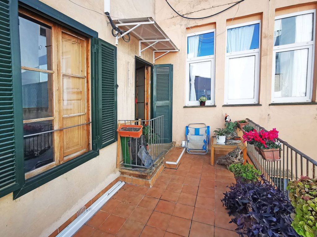 Ref 1743: For investors! Building with 5 apartments to renovate in Palma El Terreno for sale