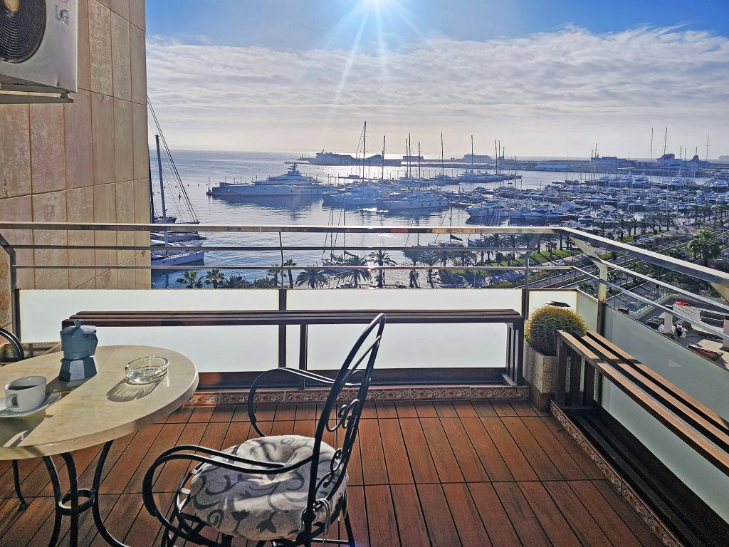 Ref 2093; Renoviertes Studio mit spektakulärem Meer-Hafenblick in Palma zum Kauf