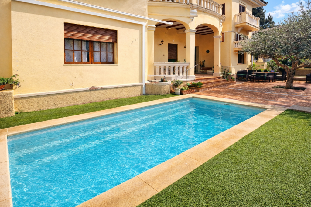 Ref 2096; Grosszügige Belle-Étage Wohnung mit Garten, Pool und Garage in Palma zum Kauf